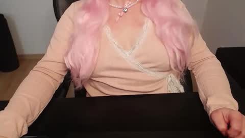 Elly online show from March 31, 3:34 pm