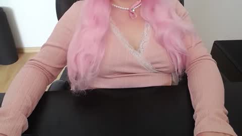 Elly online show from April 1, 1:41 pm