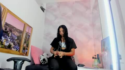 Snapshot of ellybloom chatting on June 15, 1:13 pm ellybloom online show from June 15, 1:13 pm