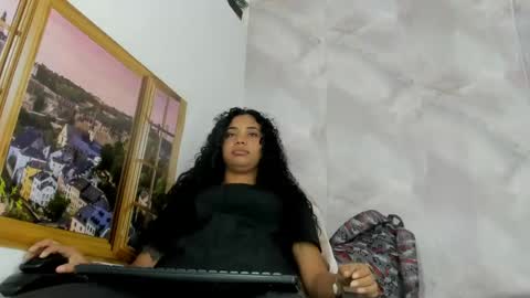 Snapshot of ellybloom chatting on June 22, 1:08 pm ellybloom online show from June 22, 1:08 pm