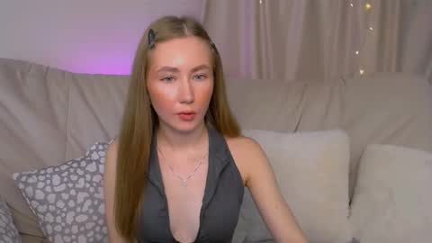 Elly online show from November 19, 3:06 am