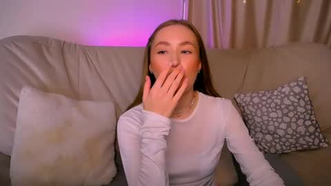  Elly  online show from April 2, 2:53 am