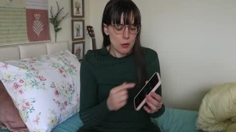 Elly Naomi online show from May 2, 5:18 pm