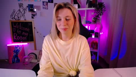 Snapshot of ellysunlover chatting on February 12, 4:33 pm ELLY online show from February 12, 4:33 pm