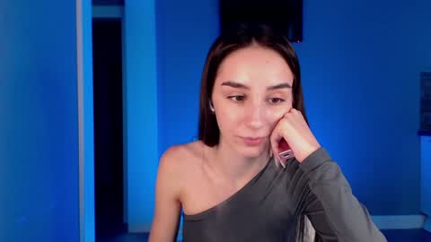 Snapshot of ellzabeth_ellison chatting on December 2, 9:45 am Im online Fri Sun Mon Tue Thu Fri Sat3 from 1000 online show from December 2, 9:45 am