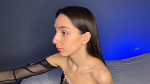 Snapshot of ellzabeth_ellison chatting on February 2, 4:37 am Im online Fri Sun Mon Tue Thu Fri Sat3 from 1000 online show from February 2, 4:37 am