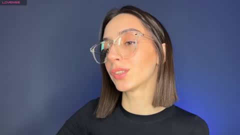 Snapshot of ellzabeth_ellison chatting on February 26, 5:42 am Im online Fri Sun Mon Tue Thu Fri Sat3 from 1000 online show from February 26, 5:42 am