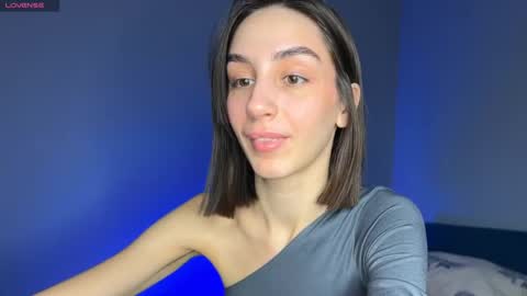 Snapshot of ellzabeth_ellison chatting on February 27, 4:21 pm Im online Fri Sun Mon Tue Thu Fri Sat3 from 1000 online show from February 27, 4:21 pm