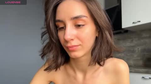 Snapshot of ellzabeth_ellison chatting on March 6, 8:30 am Im online Fri Sun Mon Tue Thu Fri Sat3 from 1000 online show from March 6, 8:30 am