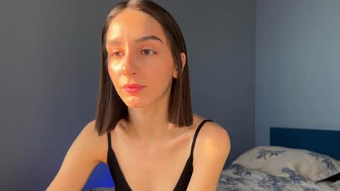 Snapshot of ellzabeth_ellison chatting on March 9, 6:06 am Im online Fri Sun Mon Tue Thu Fri Sat3 from 1000 online show from March 9, 6:06 am