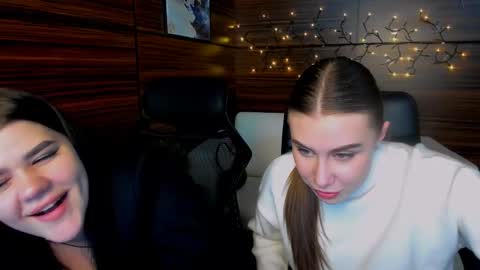 Elmi online show from February 5, 3:52 pm