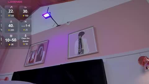 Elodie  online show from December 17, 3:40 pm