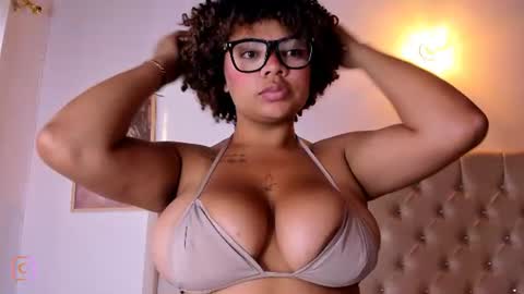 Snapshot of eloisa_cleavage_ chatting on June 24, 11:31 am Maya online show from June 24, 11:31 am