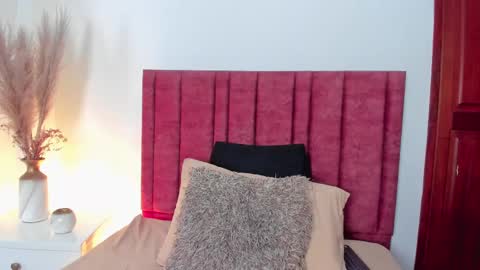 EloiseQuinn online show from October 7, 1:30 pm