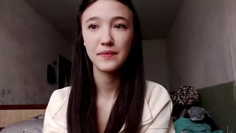 Snapshot of elouisevallian chatting on May 21, 3:24 am Elara online show from May 21, 3:24 am
