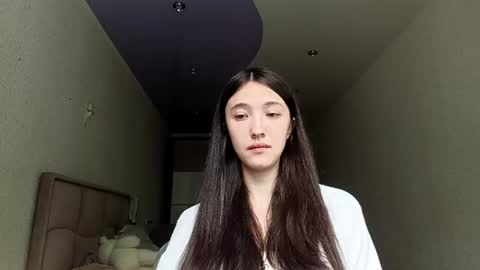 Snapshot of elouisevallian chatting on July 2, 3:23 am Elara online show from July 2, 3:23 am