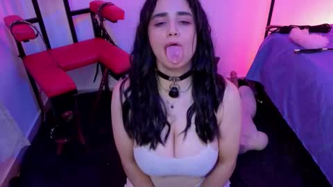 elowen_halley1 online show from February 16, 7:43 pm