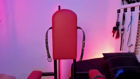 elowen_halley1 online show from February 28, 7:04 pm