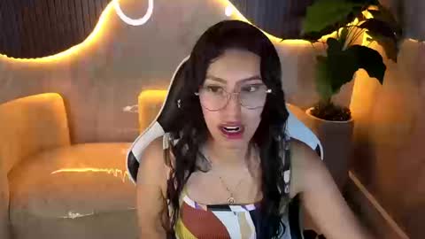 Evelyn  online show from September 25, 1:04 pm