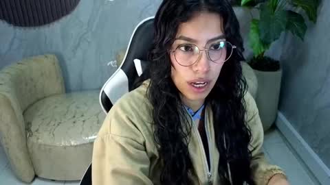 Evelyn  online show from October 1, 12:33 pm