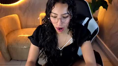 Evelyn  online show from October 2, 12:12 pm
