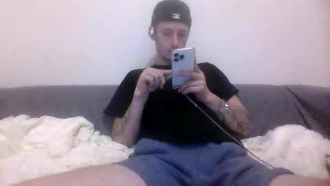 Snapshot of elpatriko9229 chatting on March 15, 6:36 pm ElPatriko9229 online show from March 15, 6:36 pm