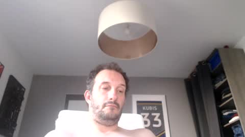 Snapshot of elpiloto05 chatting on July 11, 8:06 am Elpiloto online show from July 11, 8:06 am
