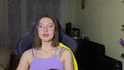 Snapshot of elsaangel chatting on December 6, 12:56 am elsaangel online show from December 6, 12:56 am