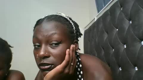 Snapshot of elsiejoy chatting on November 13, 5:23 pm elsiejoy online show from November 13, 5:23 pm