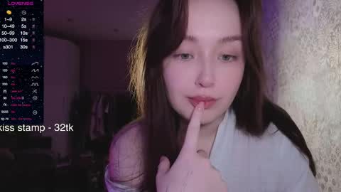 Snapshot of elusive_mia chatting on June 7, 5:49 pm Mia 3 online show from June 7, 5:49 pm