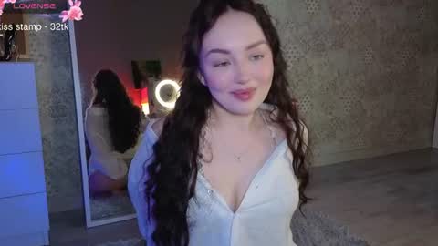 Snapshot of elusive_mia chatting on June 16, 4:42 pm Mia 3 online show from June 16, 4:42 pm