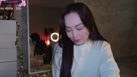Snapshot of elusive_mia chatting on June 19, 2:43 pm Mia 3 online show from June 19, 2:43 pm