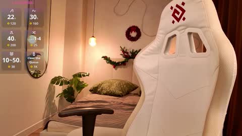 Snapshot of elvilune chatting on December 16, 12:54 pm Erica online show from December 16, 12:54 pm