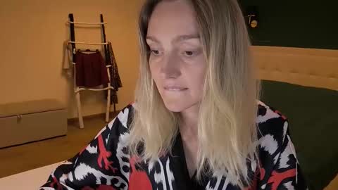 elyrasnarl online show from October 6, 7:44 pm