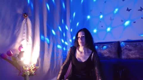 Elisa online show from March 7, 7:00 pm