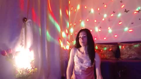 Elisa online show from June 3, 6:57 pm