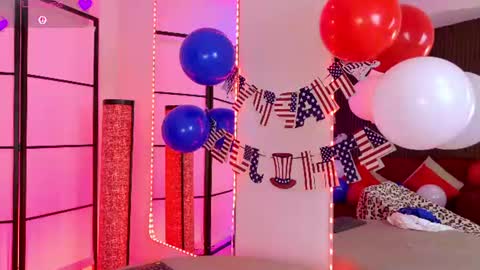 Snapshot of elysia_carter chatting on July 4, 10:05 pm Elysia online show from July 4, 10:05 pm