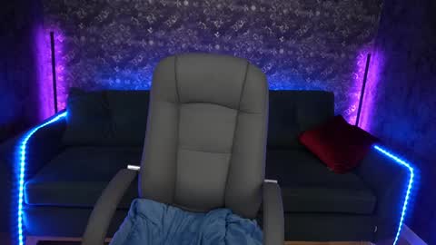 Snapshot of elyslunar_ chatting on December 27, 7:03 pm Call me Elis online show from December 27, 7:03 pm