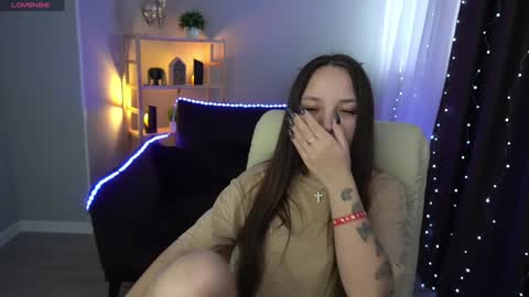 Snapshot of elyslunar_ chatting on January 9, 6:17 am Call me Elis online show from January 9, 6:17 am