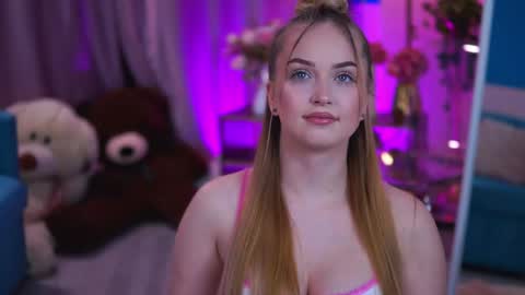 Elyssa online show from April 14, 6:36 pm