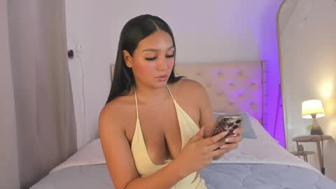 Snapshot of elza_fuentes01 chatting on May 1, 7:29 pm Michelle online show from May 1, 7:29 pm