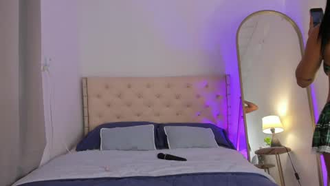 Snapshot of elza_fuentes01 chatting on May 12, 8:06 pm Michelle online show from May 12, 8:06 pm