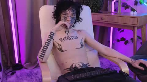 em0_b0y online show from February 1, 2:59 pm