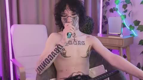 em0_b0y online show from February 12, 5:52 pm