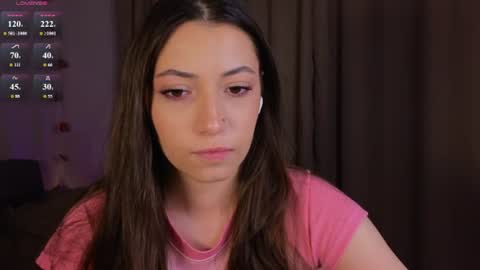Snapshot of em1liaa chatting on July 20, 9:17 pm Emilia online show from July 20, 9:17 pm