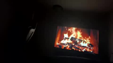 Snapshot of em3rald9090 chatting on December 16, 8:19 am em3rald9090 online show from December 16, 8:19 am