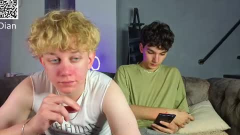 Snapshot of em_chipsi chatting on July 15, 8:36 pm em_chipsi online show from July 15, 8:36 pm