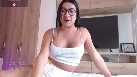 Snapshot of em_rotic chatting on February 24, 7:12 pm Emilia online show from February 24, 7:12 pm