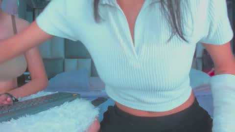 Snapshot of ema_and_camila chatting on November 11, 2:17 pm ema y cami online show from November 11, 2:17 pm