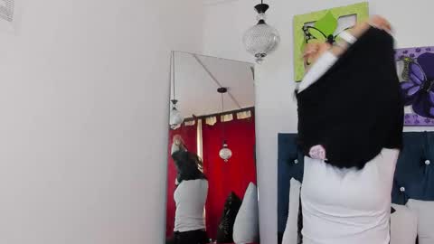 Snapshot of ema_garciaa chatting on May 25, 1:50 pm ema garcia online show from May 25, 1:50 pm